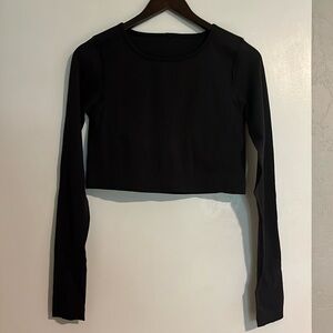 Lululemon black yoga long sleeve crop top.